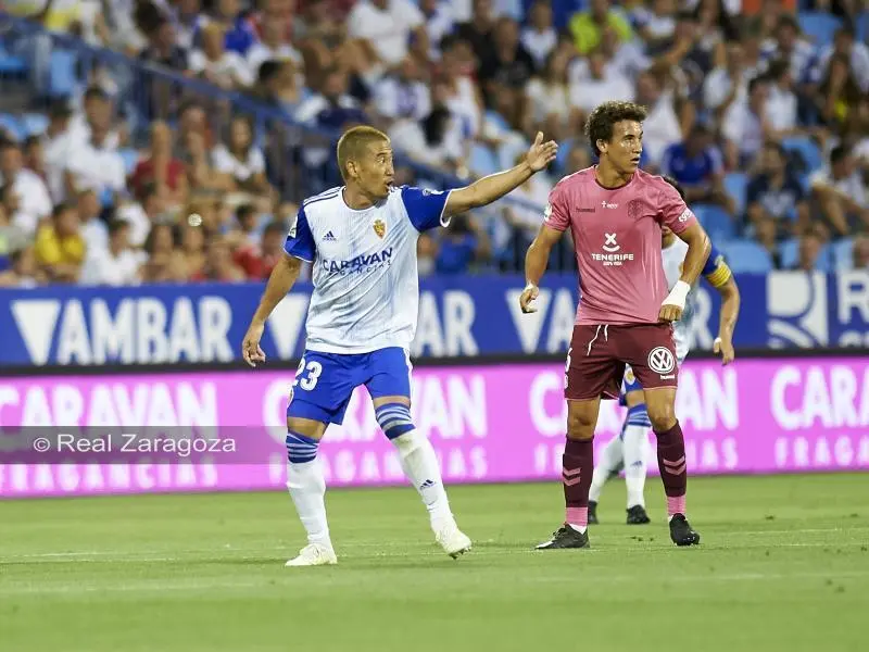 Shinji Kagawa junto a Luis Milla en su primer partido como zaragocista. Foto: Tino Gil / Real Zaragoza