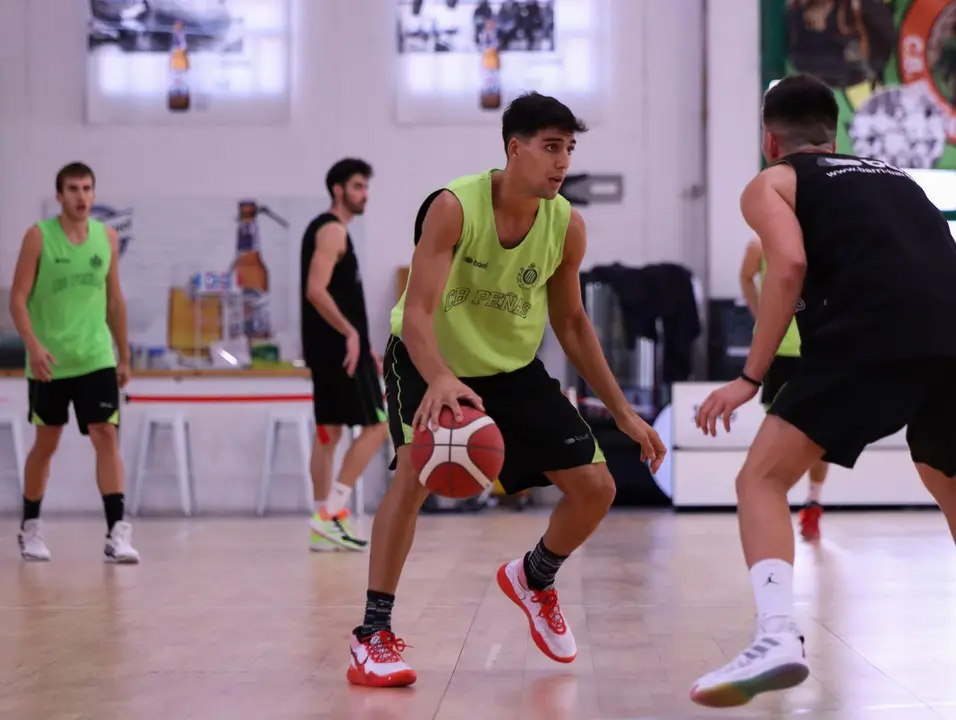 Facu Corval&aacute;n, durante un entrenamiento en el pe&ntilde;as Center. Foto: CB Pe&ntilde;as