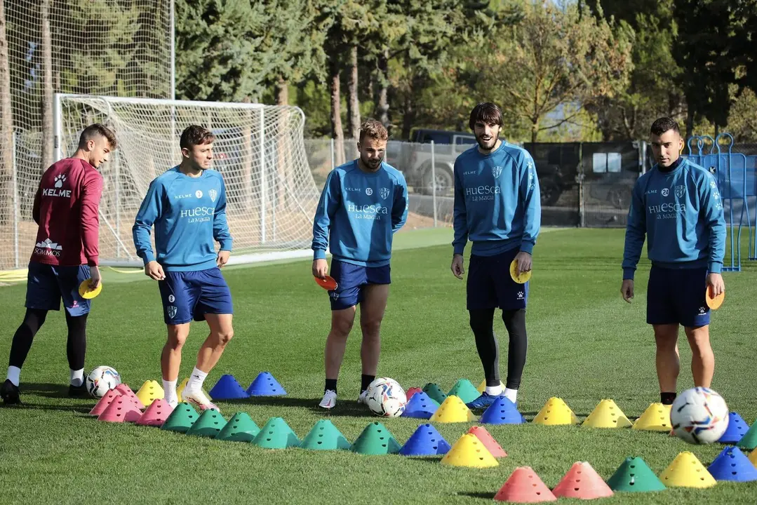 Los jugadores azulgranas recuperan tono. | Foto: SD Huesca