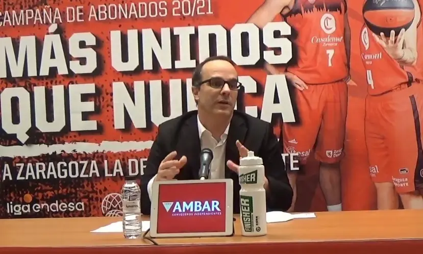Diego Ocampo, en sala de prensa tras un partido. Fotograma de Casademont Zaragoza