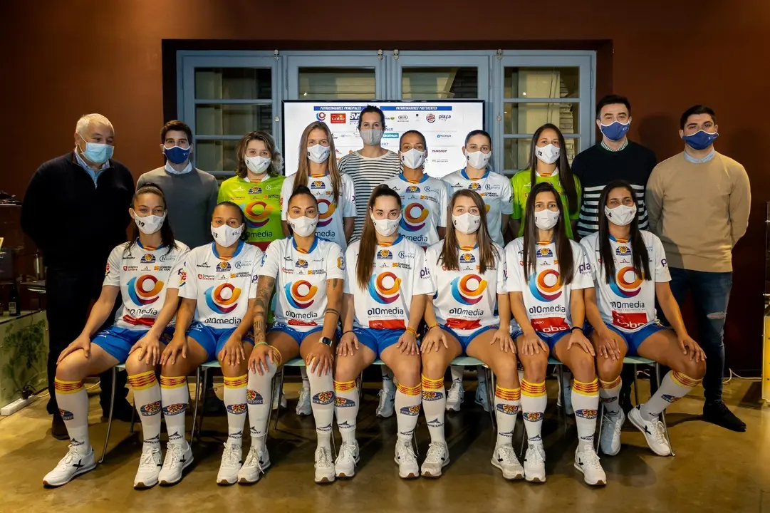 La plantilla, en el Espacio &Aacute;mbar. Foto: Ayuntamiento de Zaragoza
