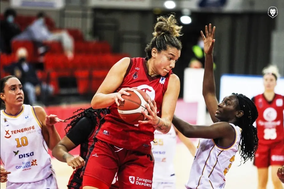 Laura Nicholls, en el encuentro ante Tenerife. Foto: Esther Casas/Casademont Zaragoza