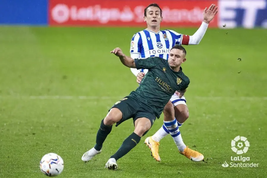 Pablo Maffeo estuvo directamente involucrado en dos de los cuatro goles que la Real Sociedad meti&oacute; al Huesca. | Foto: LaLiga