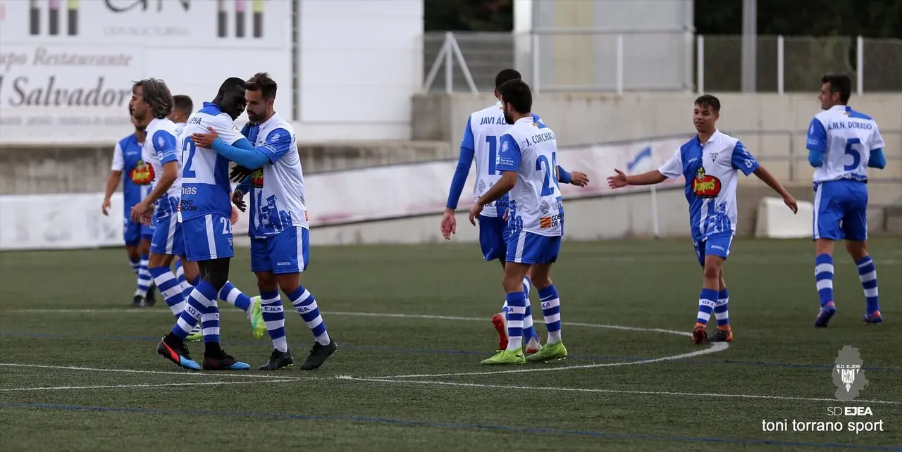 Imagen del empate del Ejea ante el Haro en el mes de octubre. Foto: @AupaEjea / Toni Torrano