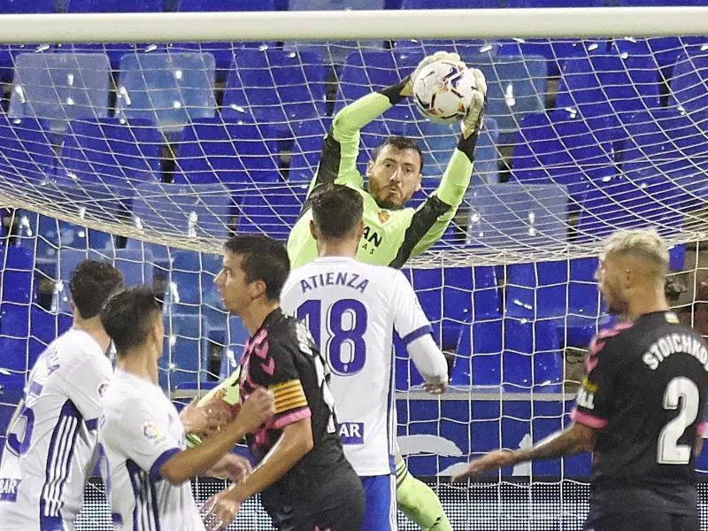 Cristian detiene un bal&oacute;n. Foto: Real Zaragoza