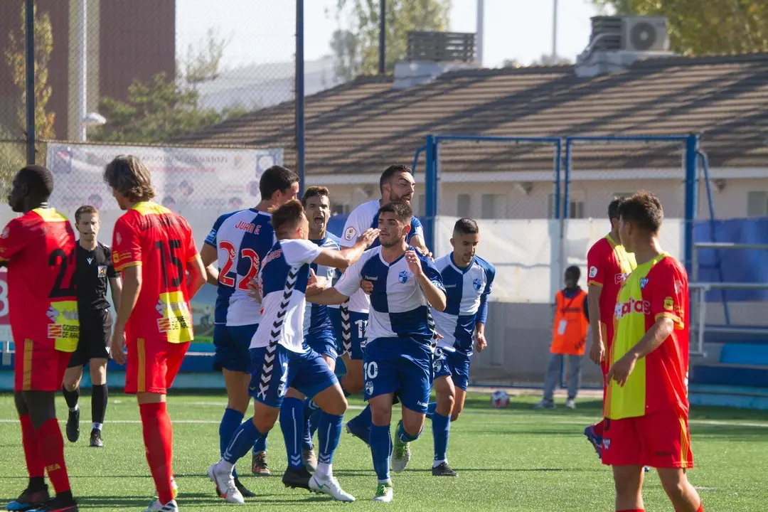 Jugadores del Ebro celebran el gol contra el Ejea de la primera vuelta | Foto: Rasmia Films, CD Ebro
