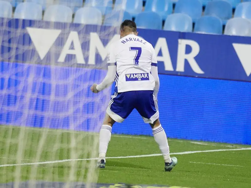 Celebraci&oacute;n de Narv&aacute;ez tras su segundo gol ante el Girona | Foto: Tino Gil, Real Zaragoza