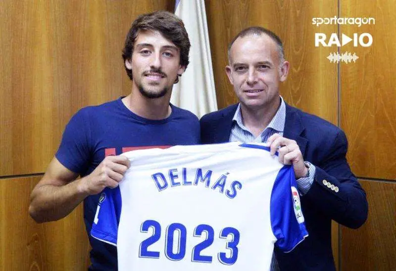 Juli&aacute;n Delm&aacute;s, junto a Lapetra, el d&iacute;a de su renovaci&oacute;n | Foto: Real Zaragoza