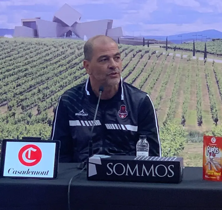 Seergio Hern&aacute;ndez en la presentaci&oacute;n con Casademont Zaragoza. | FUENTE: Casademont Zaragoza