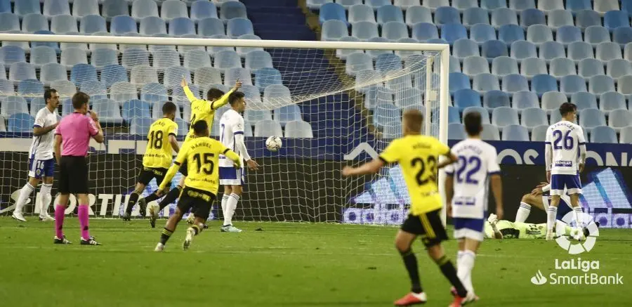 El Real Zaragoza en su derrota ante el Oviedo de la primera vuelta. Foto: LFP