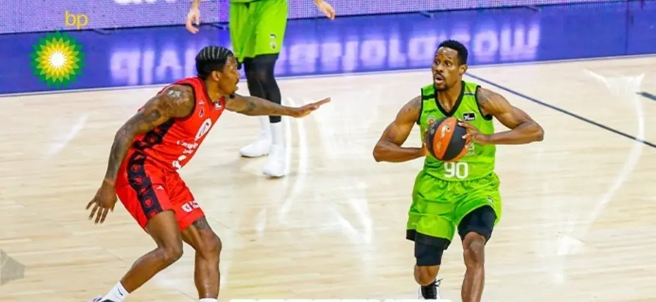 Dylan Ennis, en defensa sobre Charlon Kloof. Foto: ACB