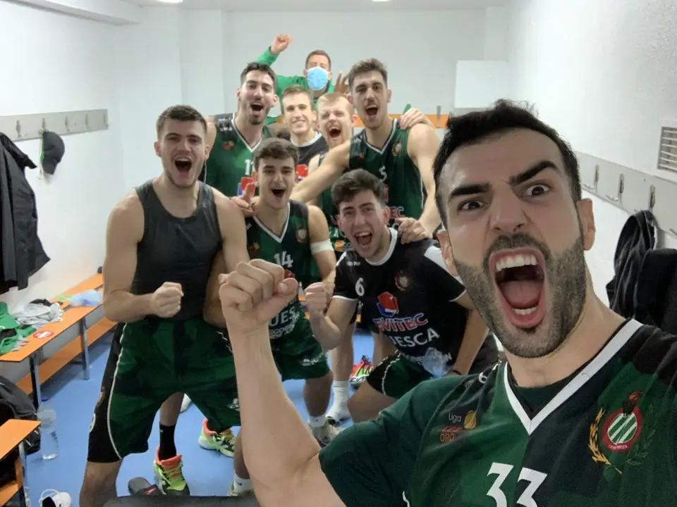 El Levitec Huesca quiere repetir esta foto para lo que ser&aacute; necesario ganar al Almansa. Foto de Luis Parejo en su perfil de Twitter @luis_parejo