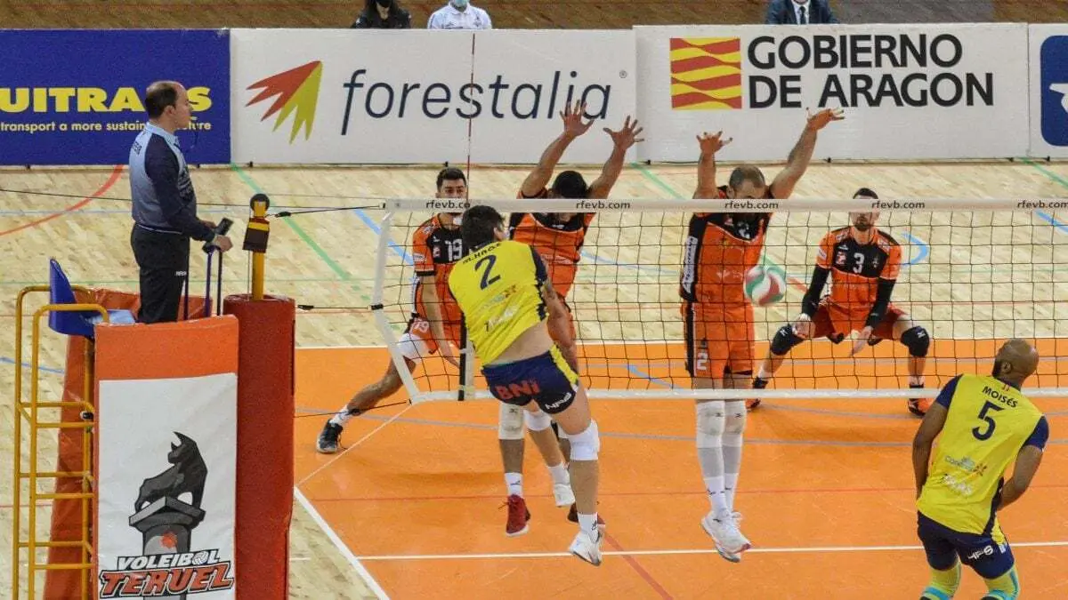 &Uacute;ltimo partido entre ambos conjuntos. | Foto: CV Guaguas