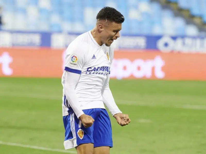 Juanjo Narv&aacute;ez celebra su primer gol como zaragocista en la victoria ante el Albacete BP. Foto: Tino Gil / Real Zaragoza