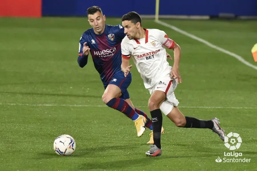 Borja Garc&iacute;a pugna con Jes&uacute;s Navas, en una imagen de archivo. | Foto: LaLiga