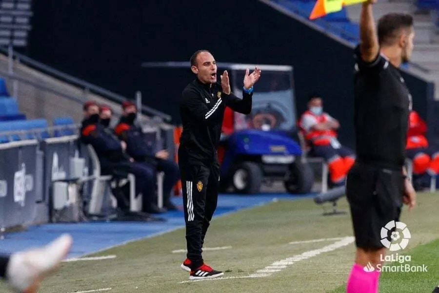 Iv&aacute;n Mart&iacute;nez cambi&oacute; el sistema en el RCDE Stadium. Fotograf&iacute;a: LaLiga SmartBank