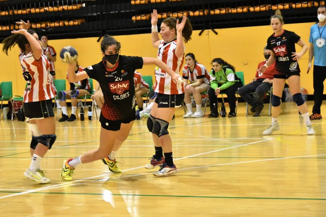 Ana Azagra, gran protagonista del partido con sus &uacute;ltimos goles. Foto: Sch&auml;r Colores Balonmano