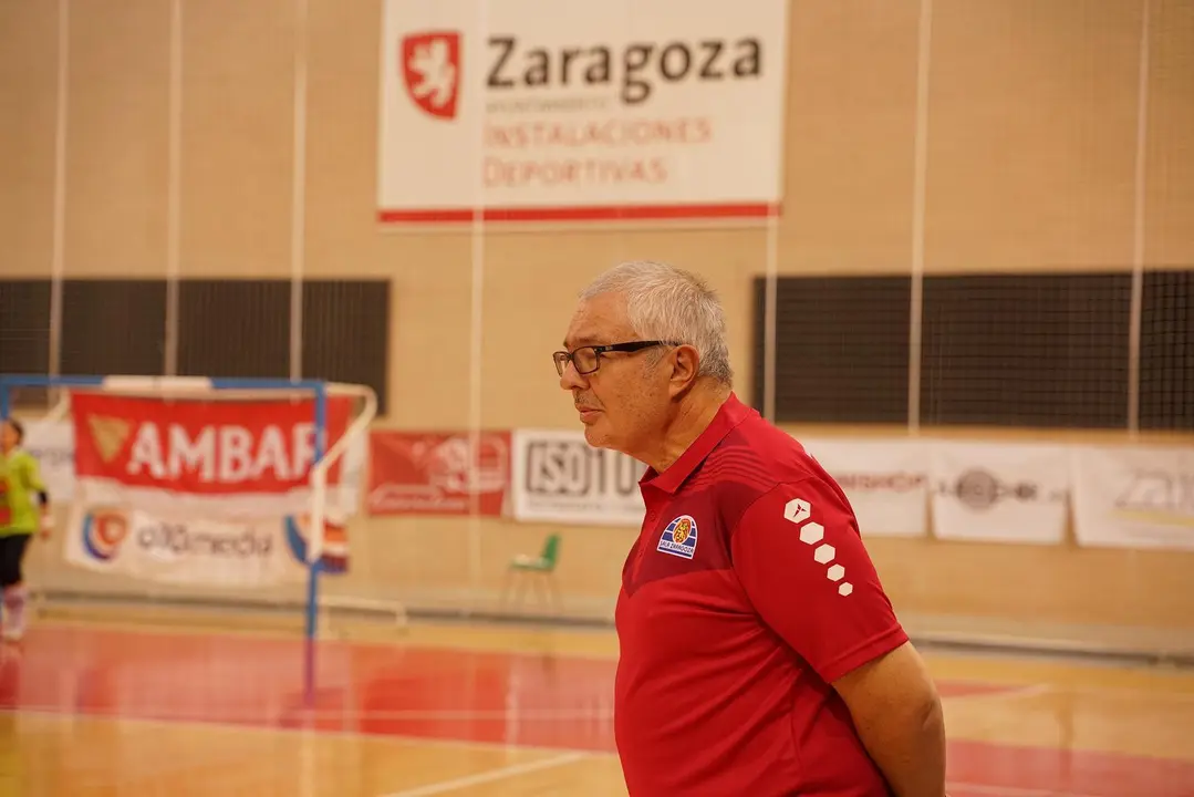 Corredera dirigiendo un partido de su equipo. | Foto: Sala Zaragoza