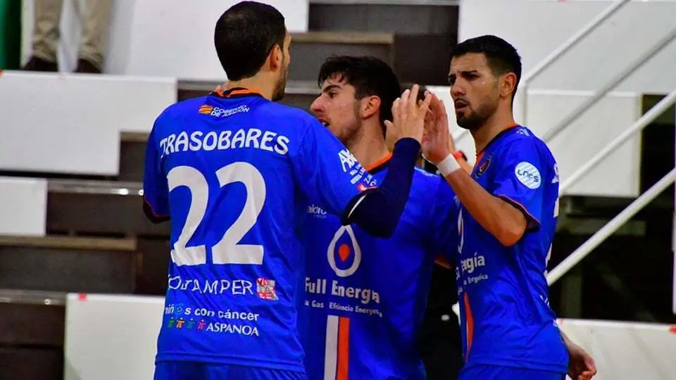 Los jugadores se abrazan tras un gol. Foto: Andrea Royo L&oacute;pez