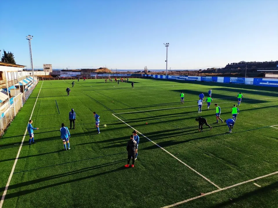 Calentamiento previo al partido. | Foto: CDJ Tamarite
