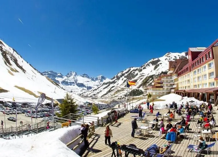 La estaci&oacute;n de Ast&uacute;n abre sus puertas. | Foto: turismoarag&oacute;n