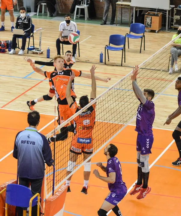 Los turolenses en el &uacute;ltimo partido contra el Manacor. | Foto: CV Teruel