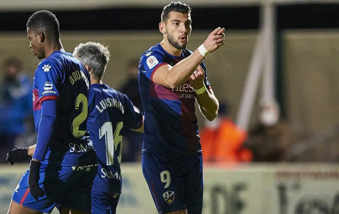 Rafa Mir celebra el primer gol del partido | Foto: SD Huesca