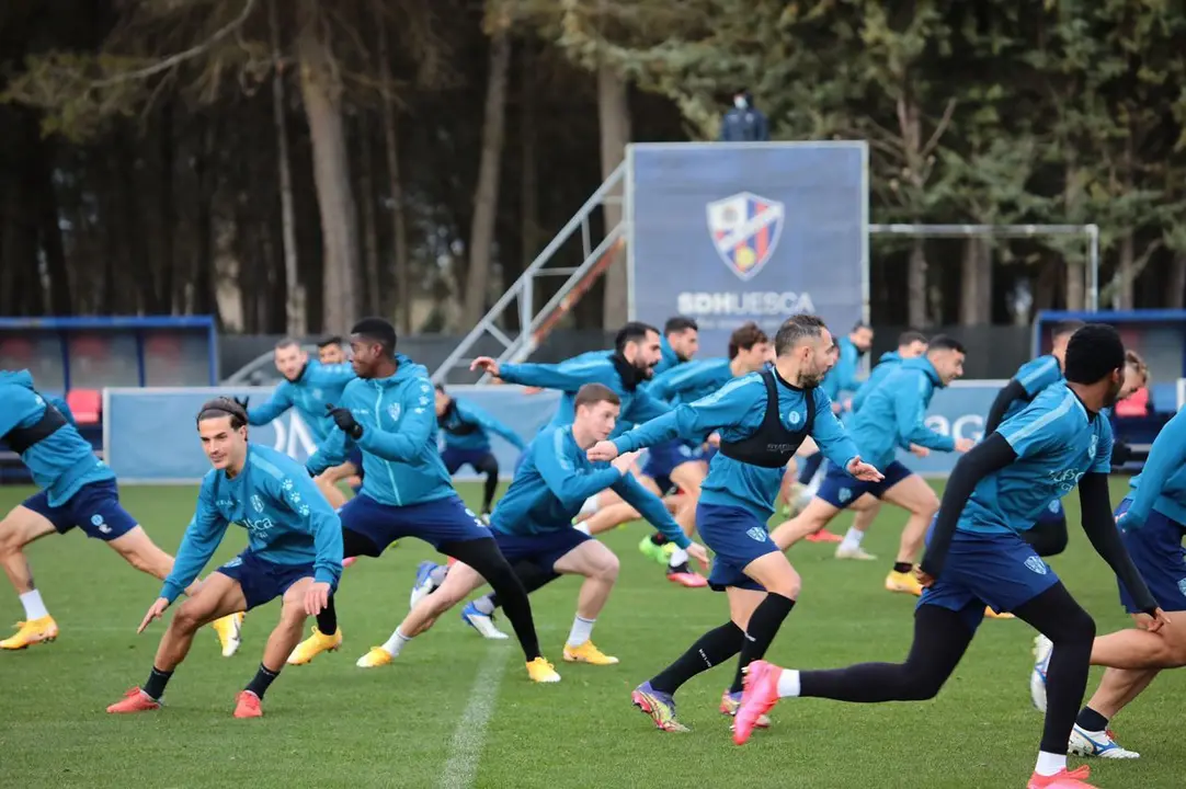 Entrenamiento del conjunto de M&iacute;chel. | Foto: SD Huesca