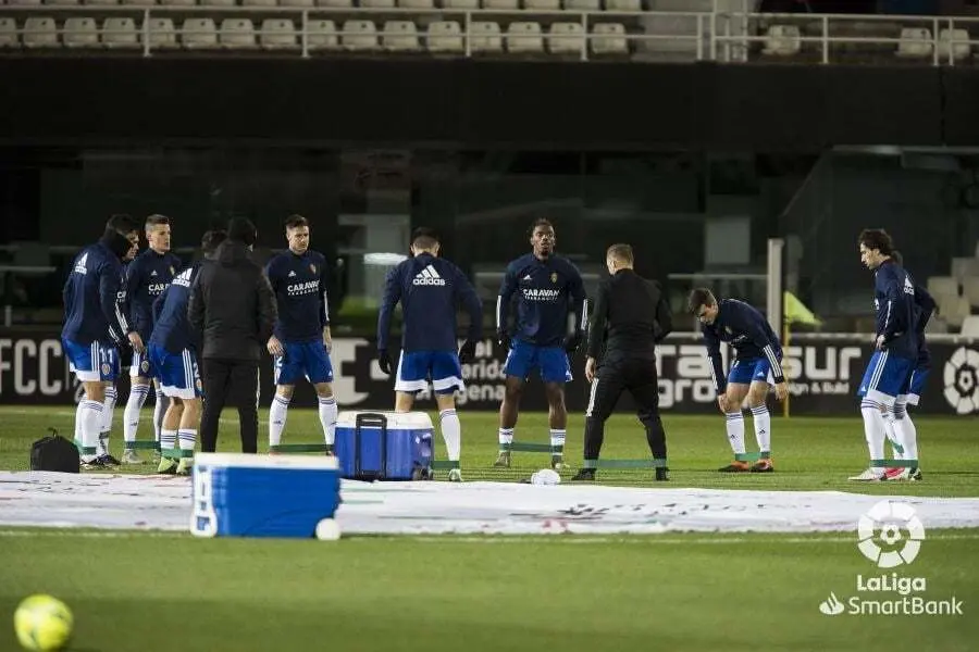 Jair Amador en el calentamiento previo al partido ante el FC Cartagena. Foto: LaLiga SmartBank