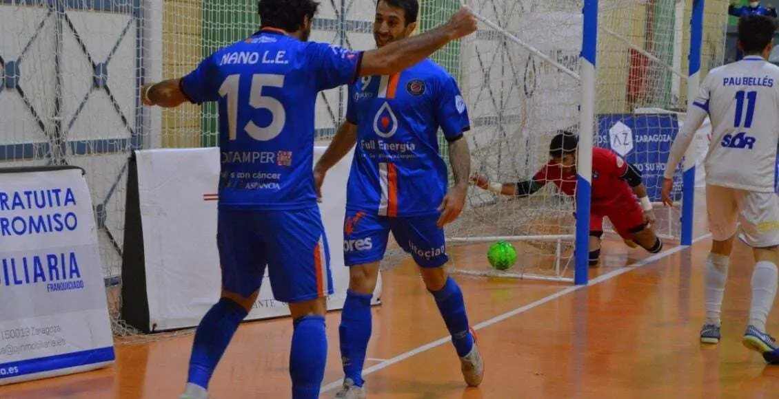 Nano y Zucho celebran un gol en el encuentro de La Granja. Foto: Pedro Luis Serrano