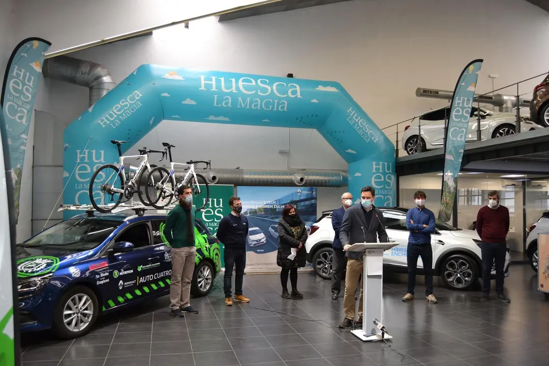 Presentaci&oacute;n del CC Oscense en Auto Cuatro y con el apoyo de Huesca La Magia. Foto: Sportaragon