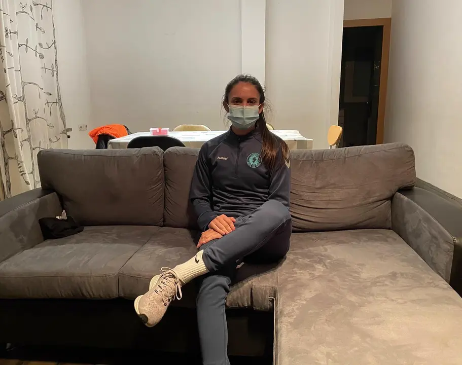 Laura Mart&iacute;nez ha sido la primera jugadora en llevar el brazalete de capitana del Zaragoza CFF esta temporada. Foto: Laura Sol&aacute;n