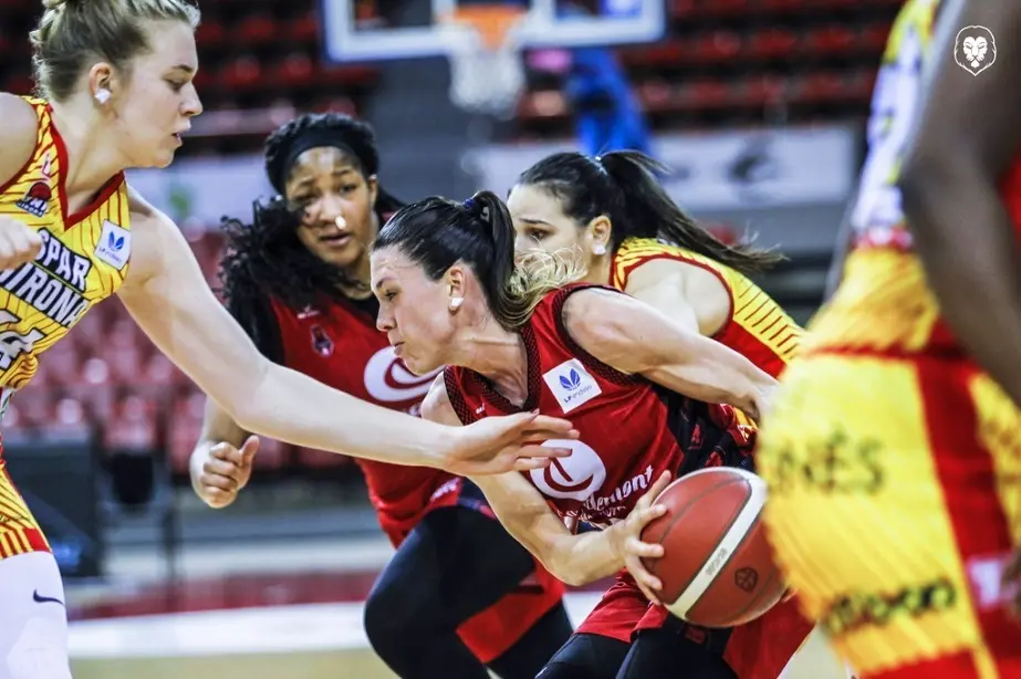 Anna Cruz, en el partido ante Girona. Foto: Esther Casas/Casademont Zaragoza