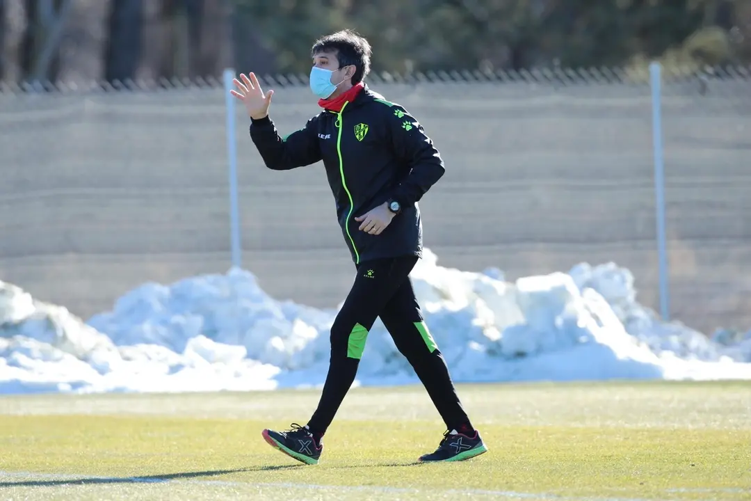 Pacheta en su primer entrenamiento con el equipo azulgrana. | Foto: SD Huesca