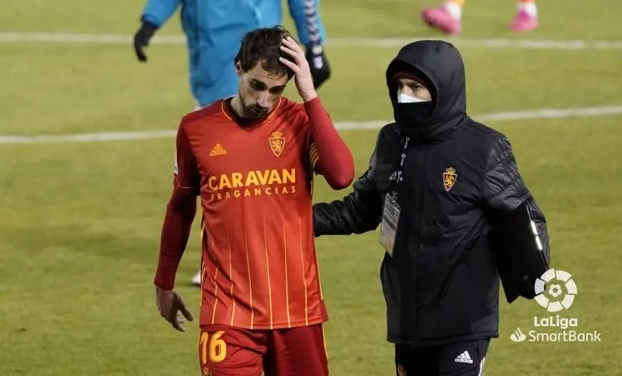 I&ntilde;igo Eguaras al finalizar el encuentro en el Carlos Tartiere. Foto: LaLiga SmartBank