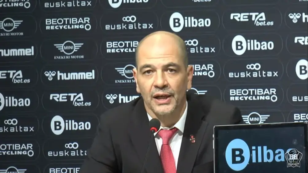 Sergio Hern&aacute;ndez, en sala de prensa del Bilbao Arena. Fotograma del Bilbao Basket