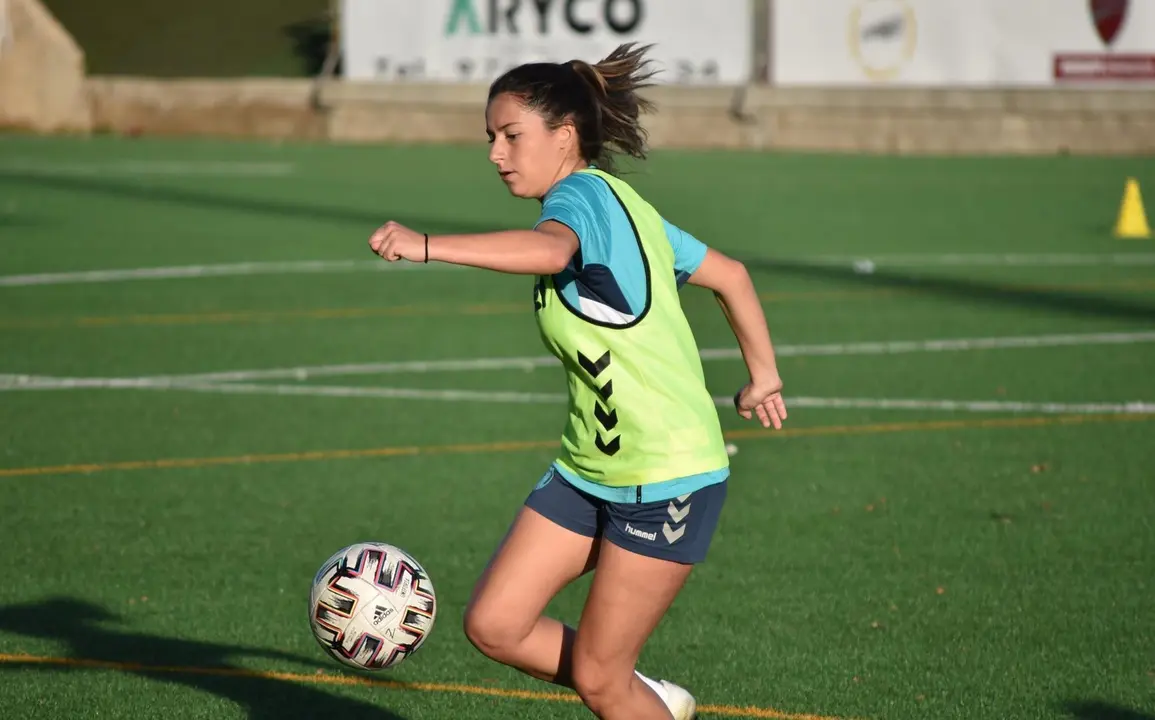 Judith Sainz en su primer entrenamiento en el Enrique Porta. Foto: Zaragoza CFF