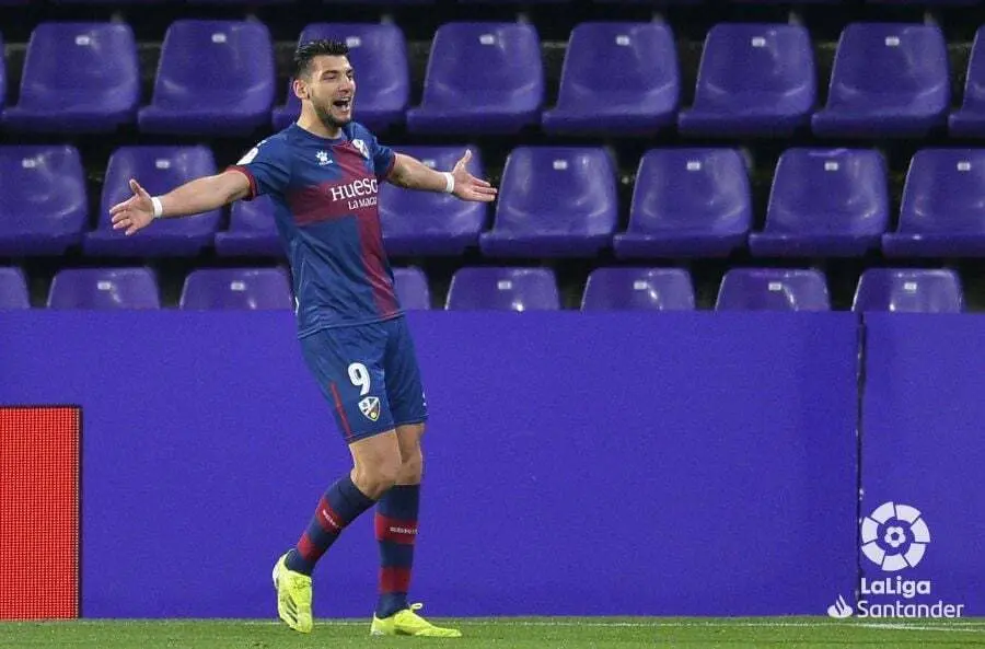 Rafa Mir celebra uno de sus tantos ante el Valladolid. | Foto: LaLiga