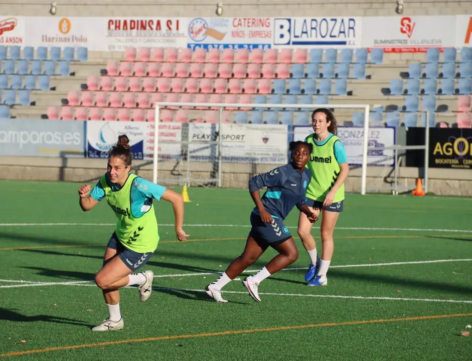 Las jugadoras del Zaragoza CFF contin&uacute;an entrenando en el Enrique Porta a&uacute;n sin tener partido. Foto: Zaragoza CFF
