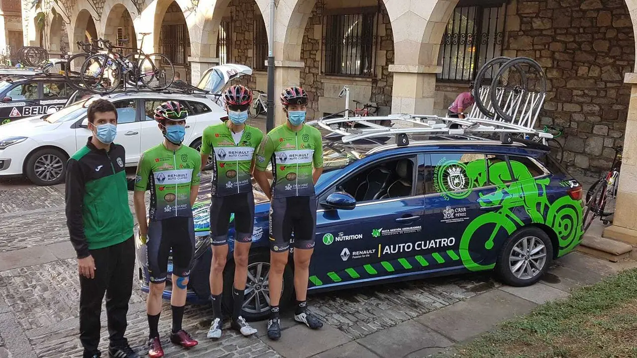 Ciclistas del CC Oscense, en la imagen. Foto: Cedida
