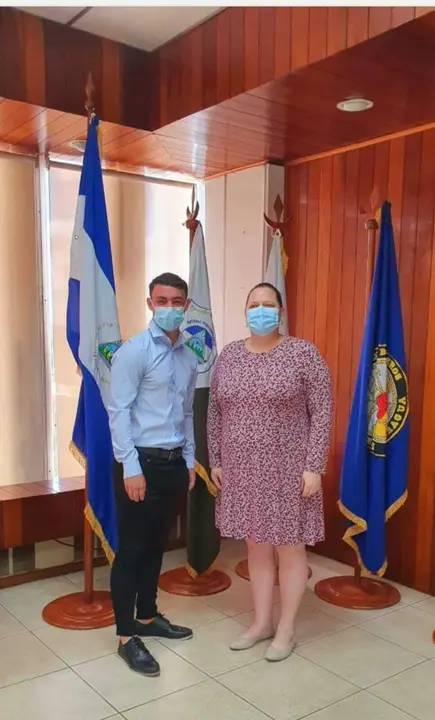 Foto tras firmar y jurar la Bandera de Nicaragua. 