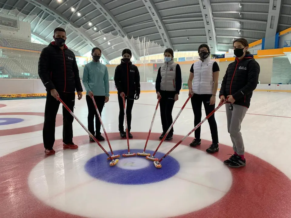 Equipo de curling del Aula de Tecnificaci&oacute;n que impulsa el Gobierno de Arag&oacute;n y la FADI. Foto: FADI