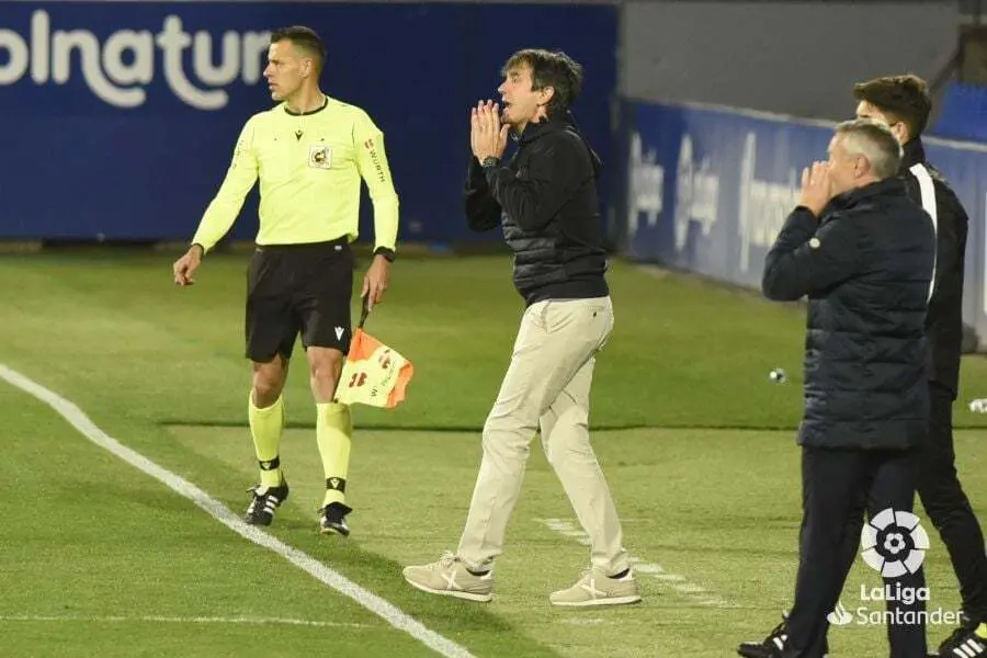 Pacheta ordena a los suyos desde la banda. | Foto: LaLiga