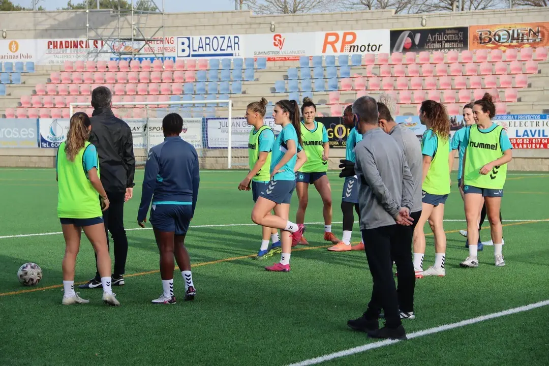El Zaragoza CFF en un entrenamiento en el Enrique Porta. Foto: Zaragoza CFF