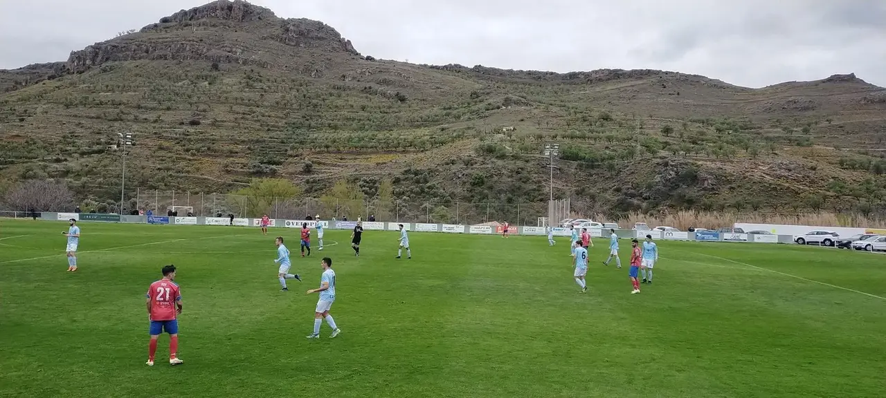 Foto durante el &uacute;ltimo encuentro entre el Brea y el Teruel. | Foto: CD Teruel