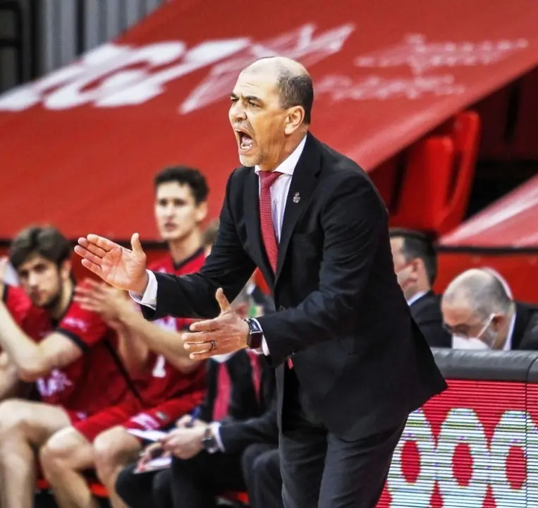 Sergio Hern&aacute;ndez gesticula durante el partido. Foto: Esther Casas/Casademont Zaragoza