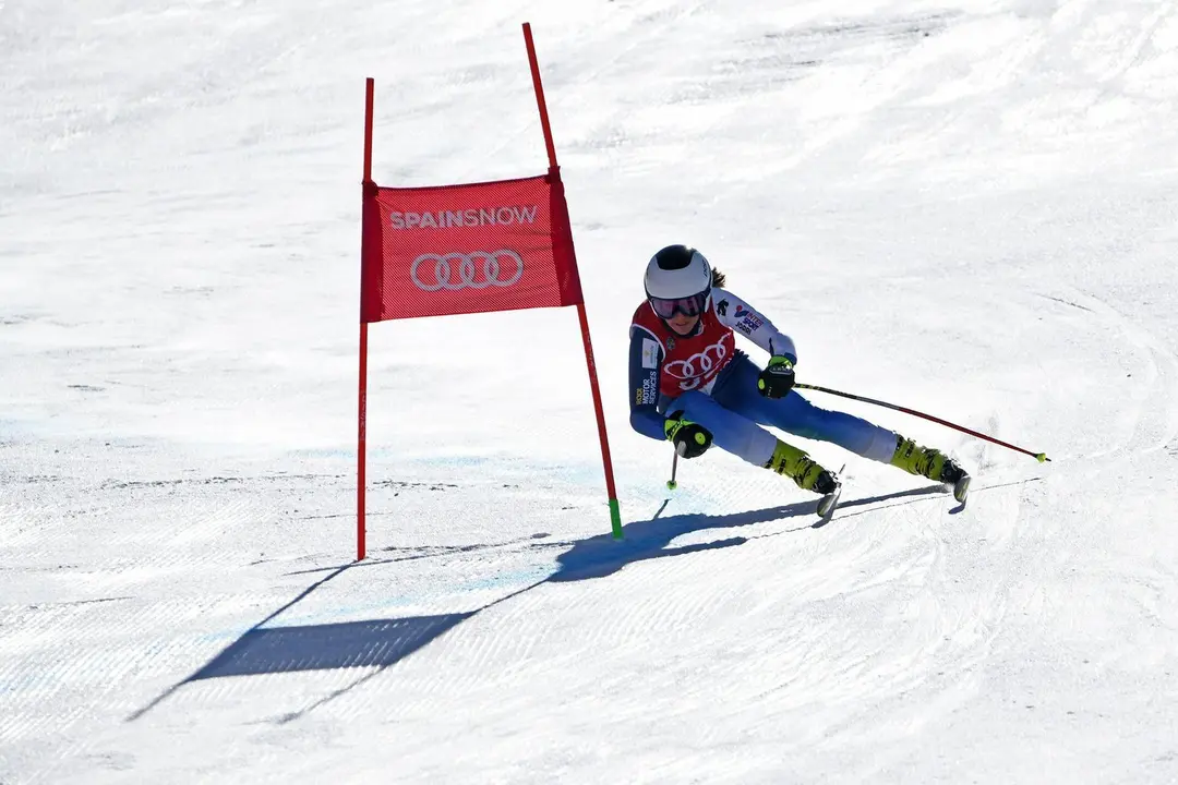 Celia Abad salva una puerta en el SG de Sierra Nevada. Foto: Rfedi