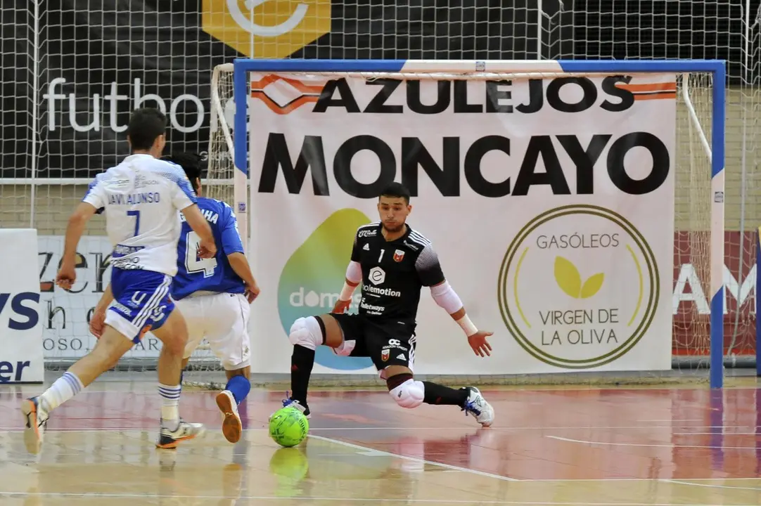 Dani &Aacute;lvarez, ante el Real Betis en el Siglo XXI. Foto: Pedro Luis Serrano