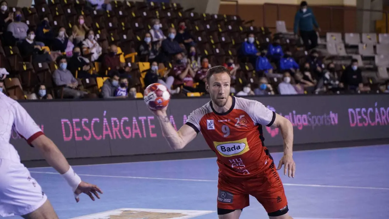 Tioumentsev, en la imagen, ha marcado el gol de la victoria del Bada contra Le&oacute;n. Foto:  Javi Garc&iacute;a