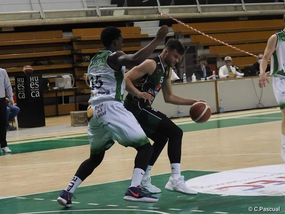 Ram&oacute;n Vil&agrave;, en el partido del Levitec Huesca ante C&aacute;ceres. Foto: C. Pascual